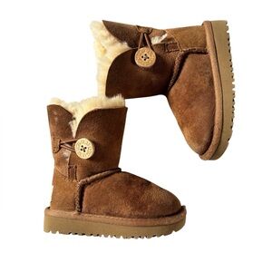 UGG Toddler Bailey Button Boots Chestnut Sheepskin Fur Lined Size 6T